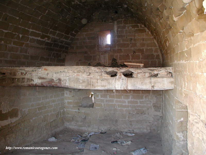 INTERIOR DEL TORREN DESDE LA ENTRADA AL MISMO